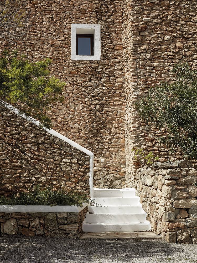 Muros del hotel La Granja (Ibiza) reforzados con argamasa.
