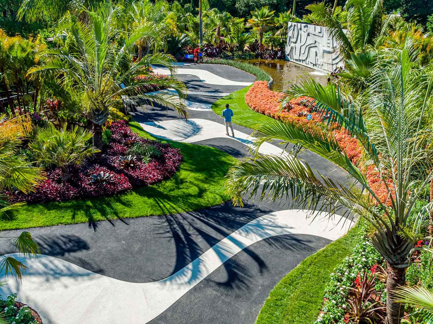jardín modernista en la exposición Brazilian Modern: The Living Art of Roberto Burle Marx en el New York Botanical Garden