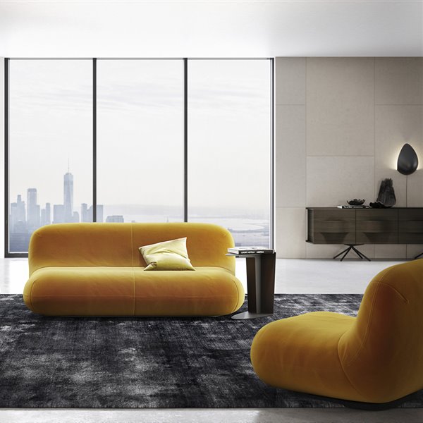 Un sofá, un sillón y tres lámparas (de suelo, techo y pared) integran la nueva colección Chelsea de Karim Rashid para BoConcept