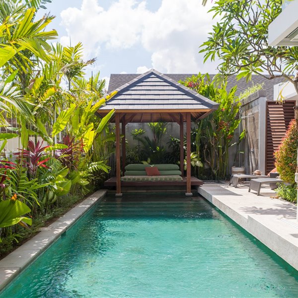 Esta casa en Bali conecta con la tradición de la zona gracias a sus techos de paja