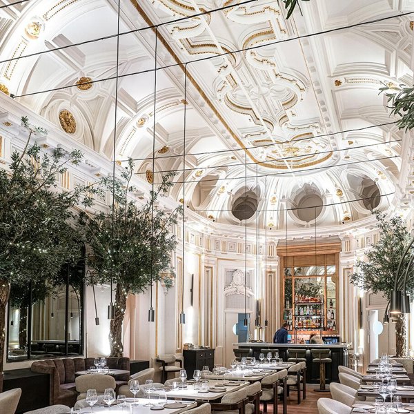 16 restaurantes de Madrid que convierten la hora de comer en toda una experiencia. ¡No querrás perderte su decoración!
