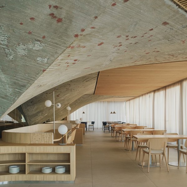 Arquitectura brutalista: un restaurante con unas vistas espectaculares de la bahía de Santander