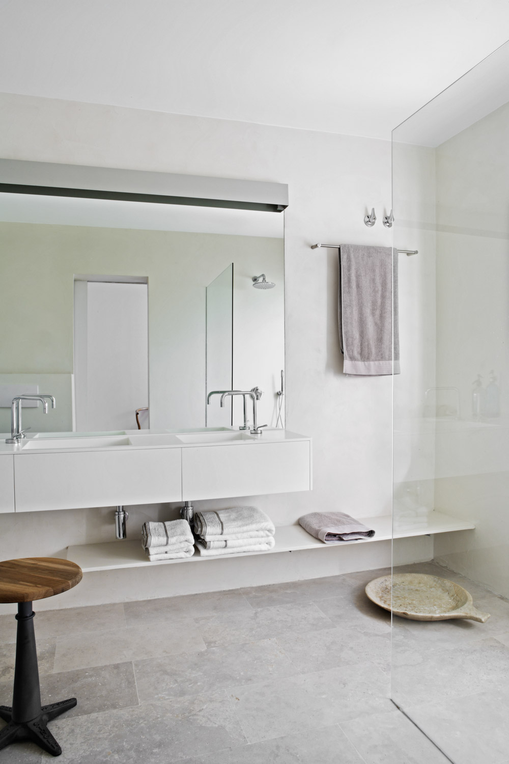 13. En el baño
