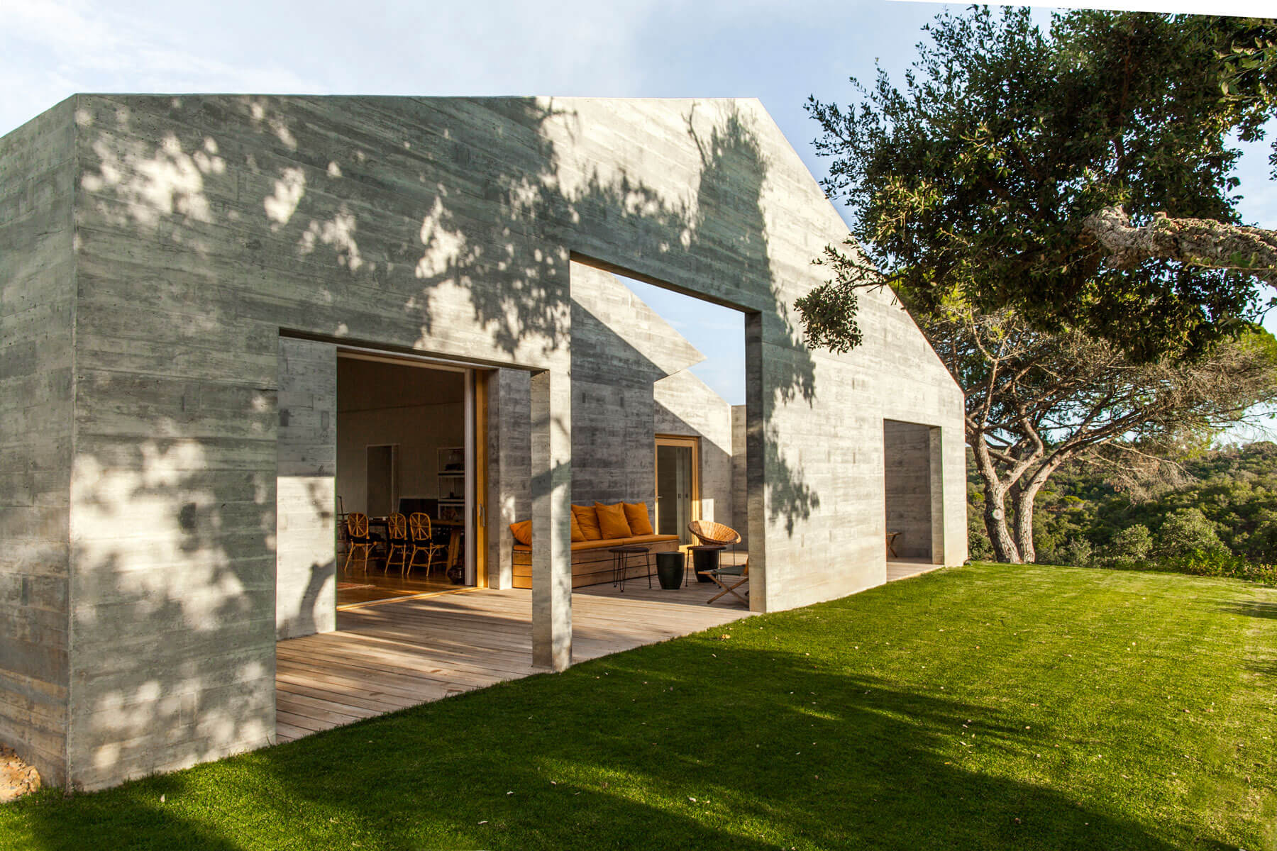 3-. El estudio Aires Mateus recreó el arquetipo de las viviendas tradicionales portuguesas del Alentejo combinando una estructura de hormigón visto y el lenguaje esencial y escultórico que caracteriza su trabajo