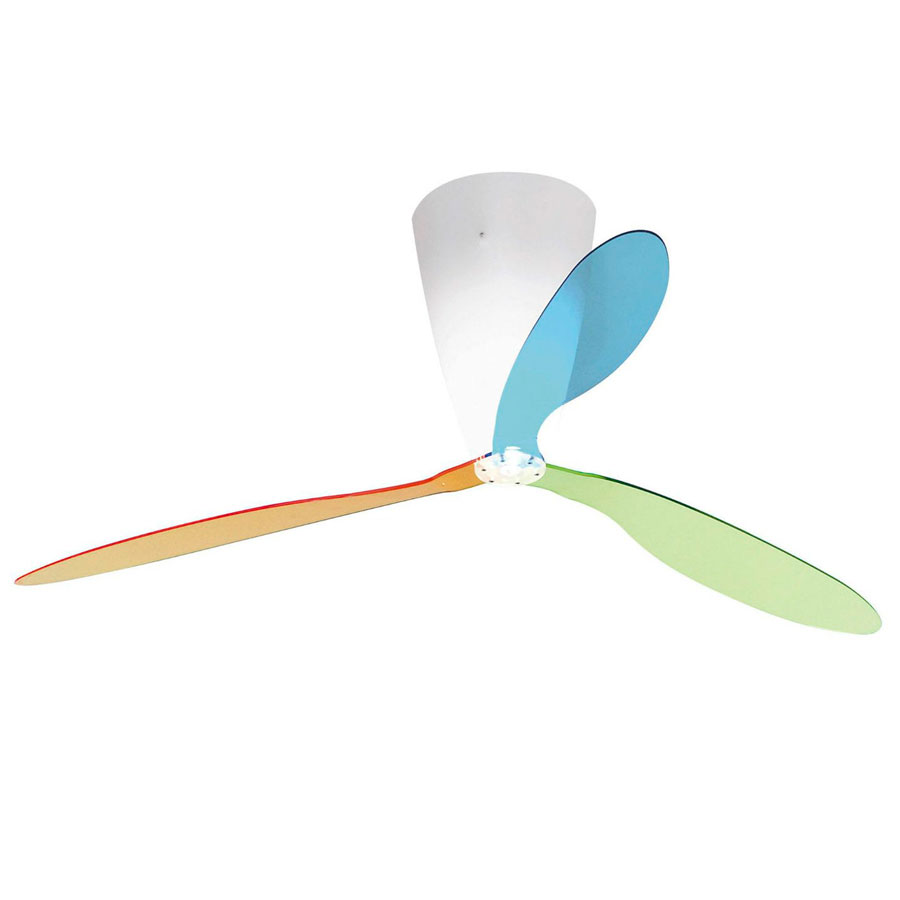Doble función . Ventilador y luz al mismo tiempo. El Blow de Luceplan regenera el aire a través de sus cuchillas a la vez que irradia una agradable luz de colores. El motor es prácticamente silencioso. Ambas funciones se pueden activar mediante un control remoto