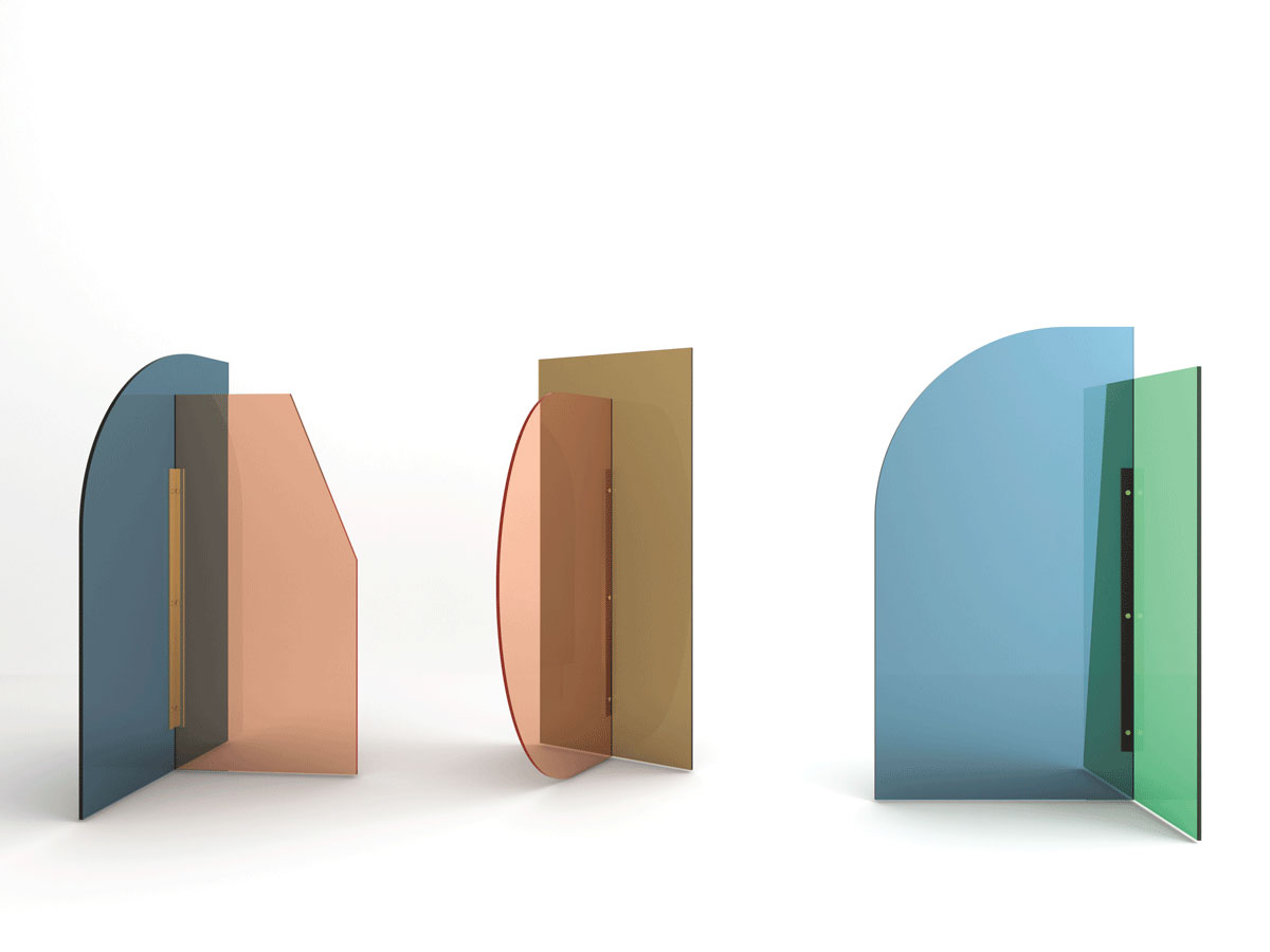 Separadores . Los separadores están formados por dos láminas de colores diferentes pero complementarias. Los biombos Vela de Arflex generan un juego de sombras multicolor. No sobrecargan el ambiente y resultan un útil separador de espacios