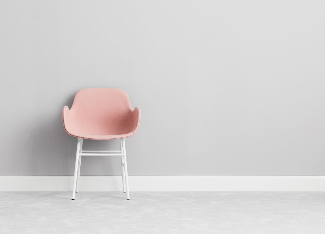  silla Form de Norman Coppenhagen color rosa cuarzo pantone