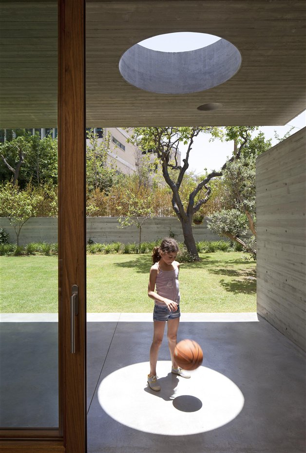 KEDEM HOUSE 077. La luz atraviesa el hormigón