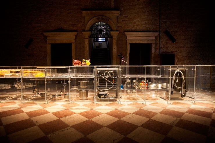 La instalación es parte del programa satélite de la Bienal de Venecia