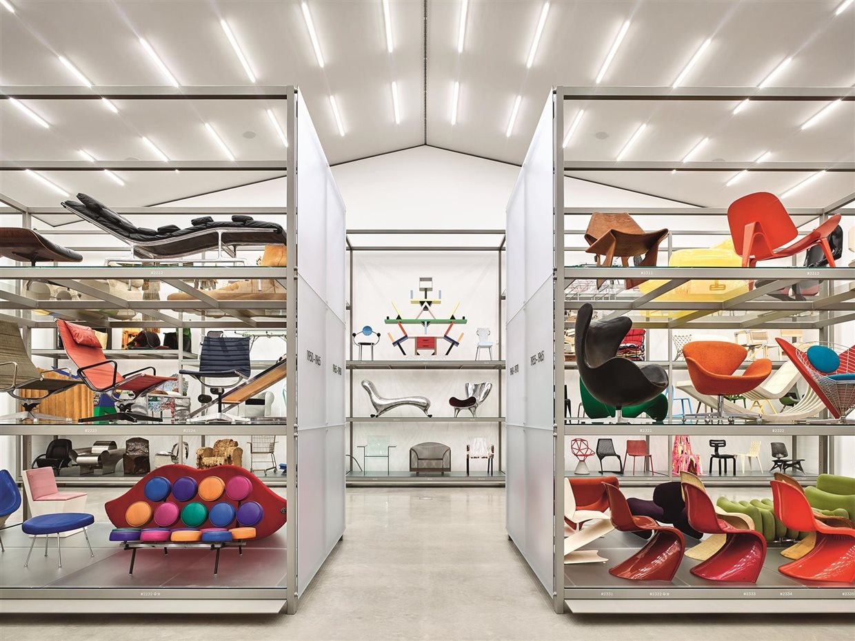 La colección comenzó con piezas de Charles y Ray Eames