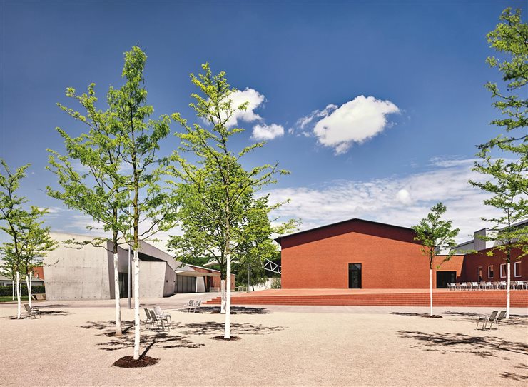 El museo tiene de vecina a la estación de bomberos de Zaha Hadid
