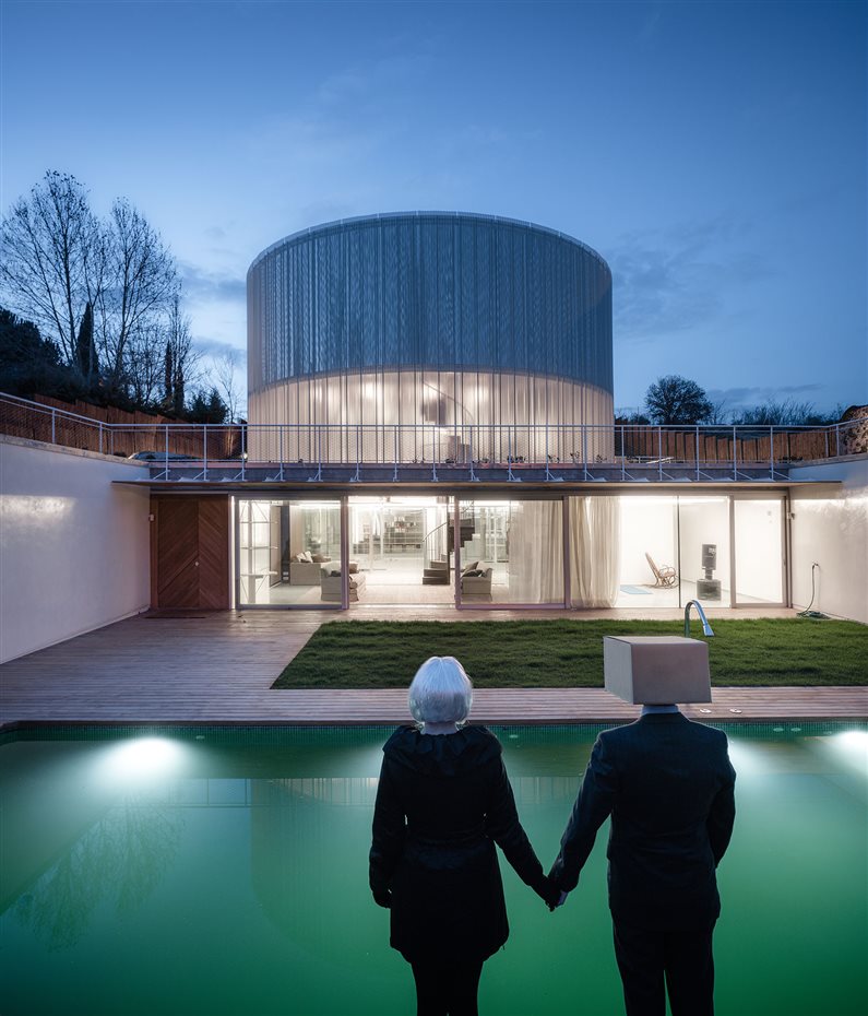 1605 z4z4 TB House 008. La casa tiene una evidente personalidad, que abarca múltiples aspectos de la misma