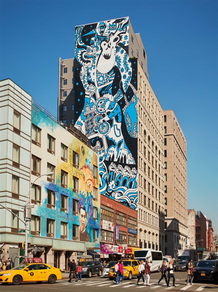 11-Howard-Hotel-New-York-07. Un inmenso graffiti recorre una de las fachadas del hotel