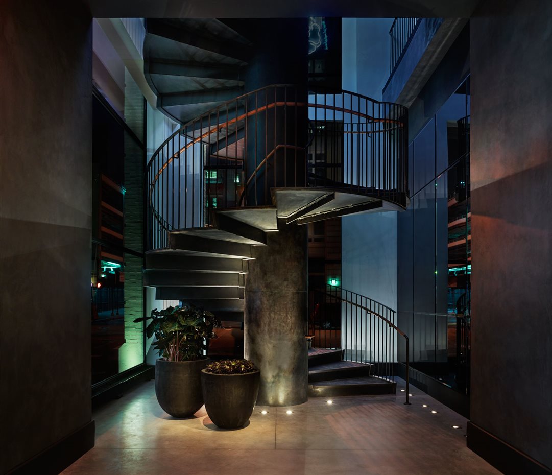 11-Howard-Hotel-New-York-09. Escaleras de acceso a las áreas comunes