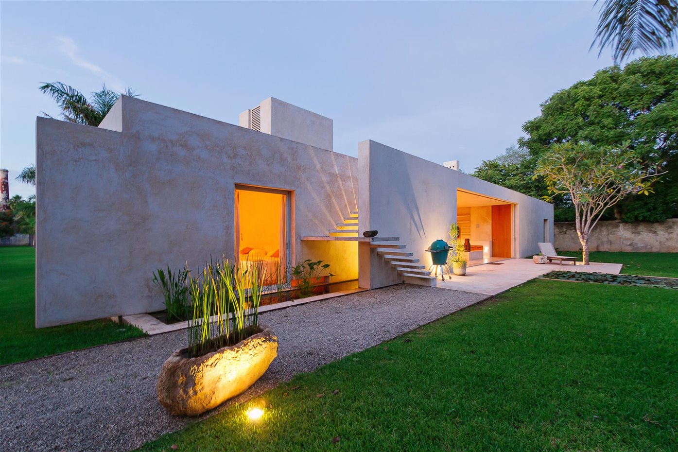 Casa Sisal entry at dusk. Ingenio formal