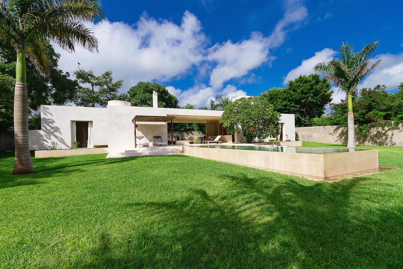 Casa Sisal from lawn. Correspondencias