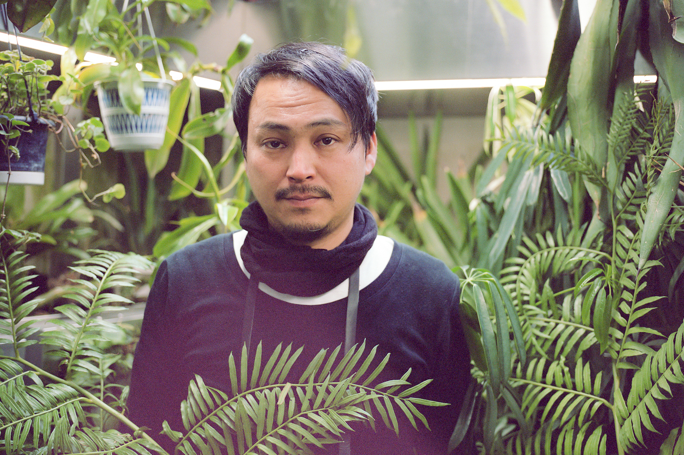Azuma Makoto. Profesión: artista floral. Nacimiento: Japón, 1976. Estudio: Jardins des Fleurs, Tokio (Japón)
