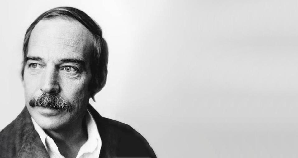 739. El diseñador danés Poul Kjaerholm