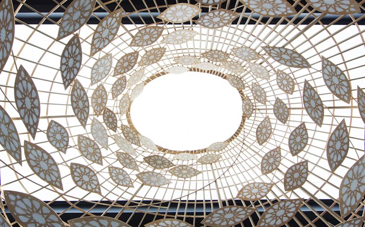 Un artesano diseñó la gran cúpula de madera del techo