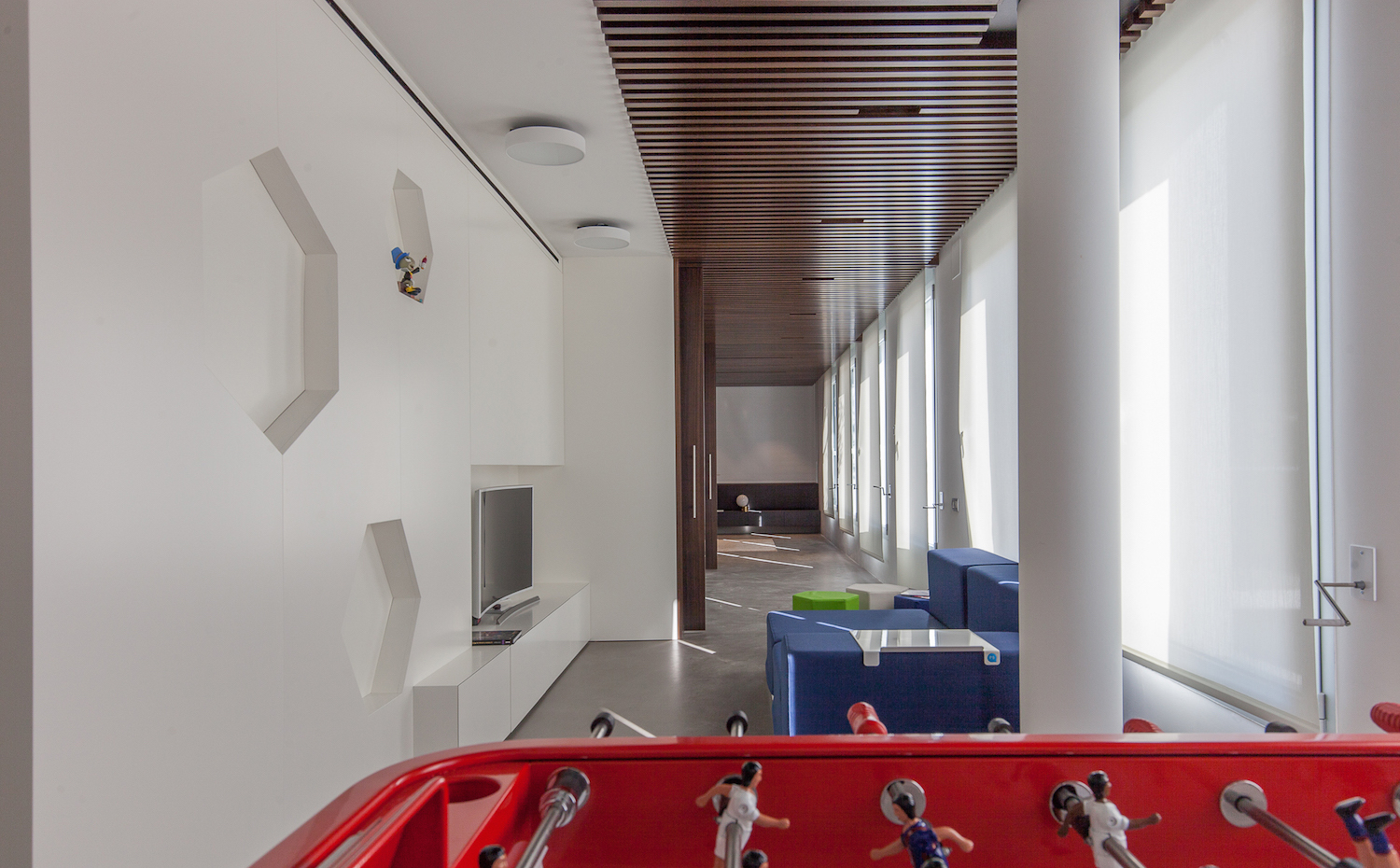 IMG 9044. Un pasillo paralelo a la fachada conecta las diferentes habitaciones de la planta superior, una distribución que se repite en la primera planta.