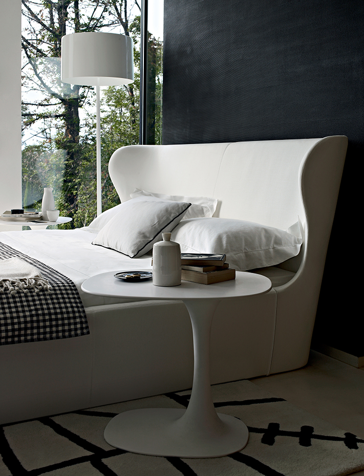 letto Papilio H10 2014. La cama Papilio y la mesita de noche Awa son un diseño de Naoto Fukasawa