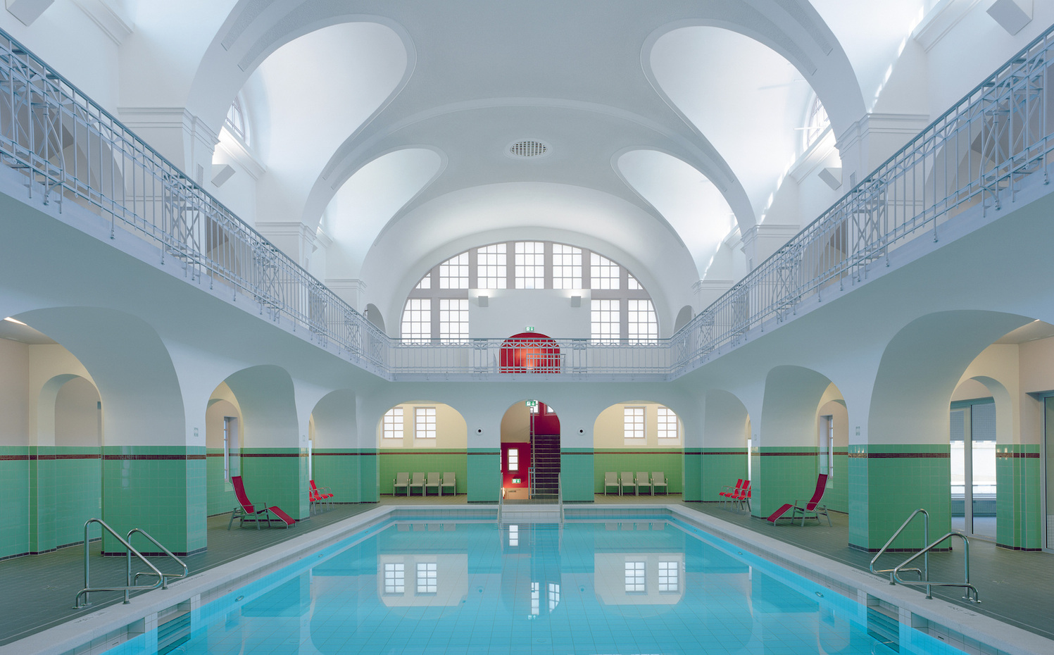 Piscina Finckelsteinallee de Veauthier Architekten 