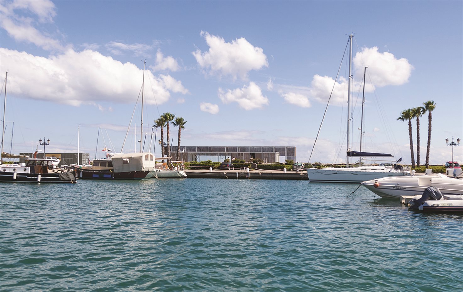 Escuela de Vela de Sotogrande, de Héctor Fdez Elorza y Carlos Gª Fdez. XIII Bienal Española de Arquitectura y Urbanismo