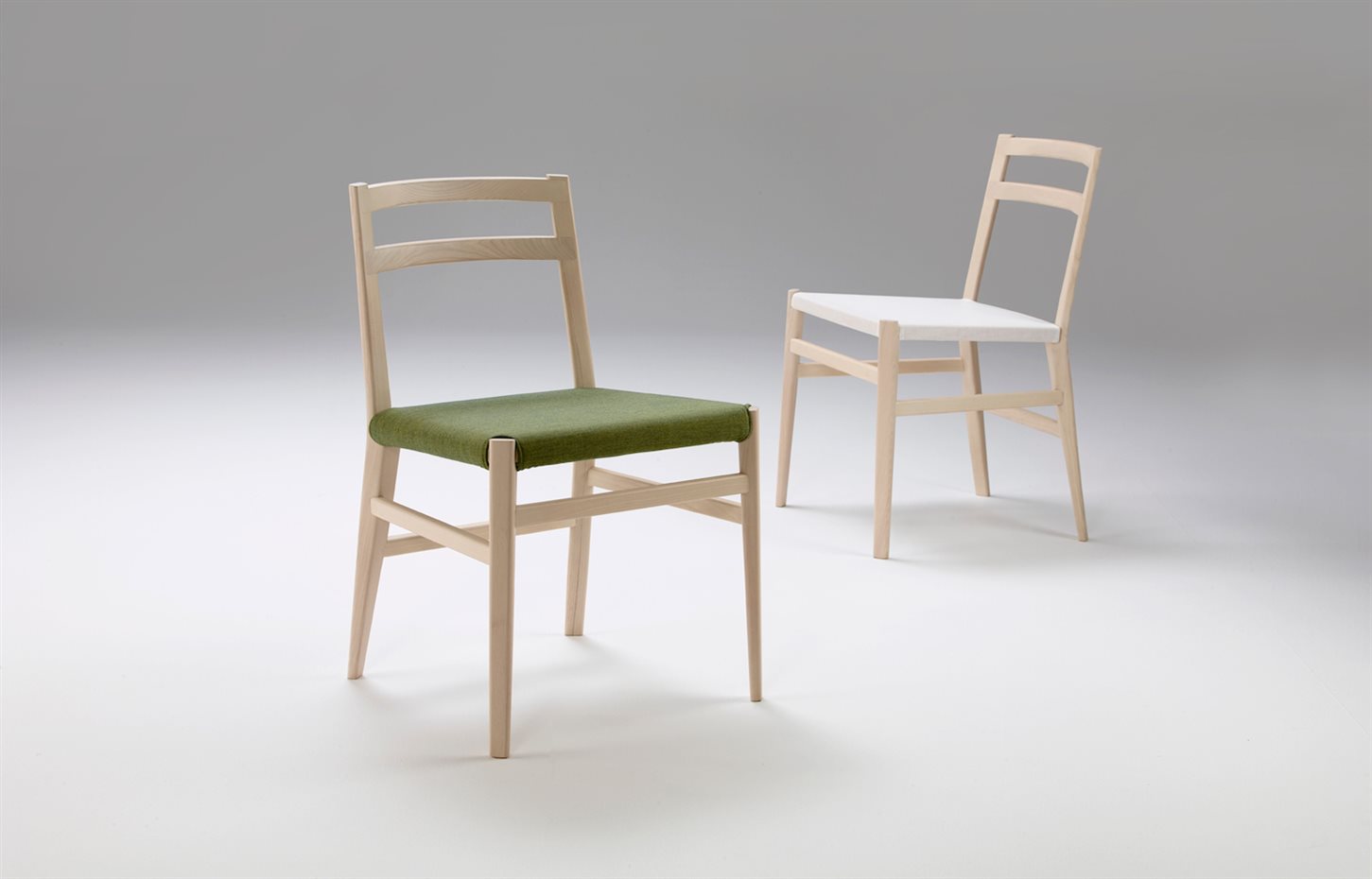 Offecct. Uno de sus proyectos junto a la firma sueca Offecct, es esta silla esencial, Haiku