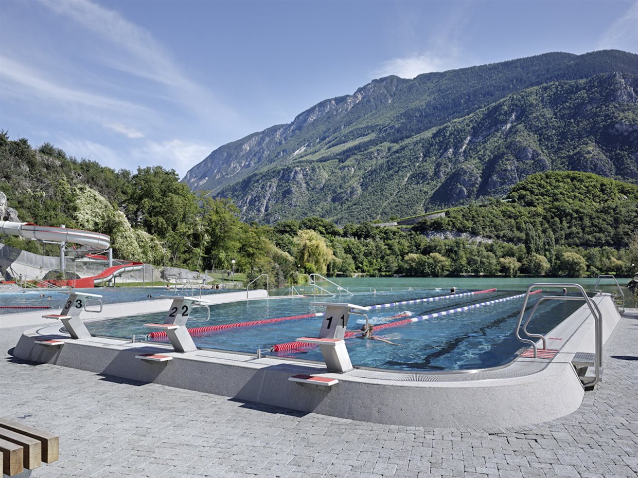 Piscina de NAU architecture y Drexler Guinand Jauslin Architects en Géronde Suiza