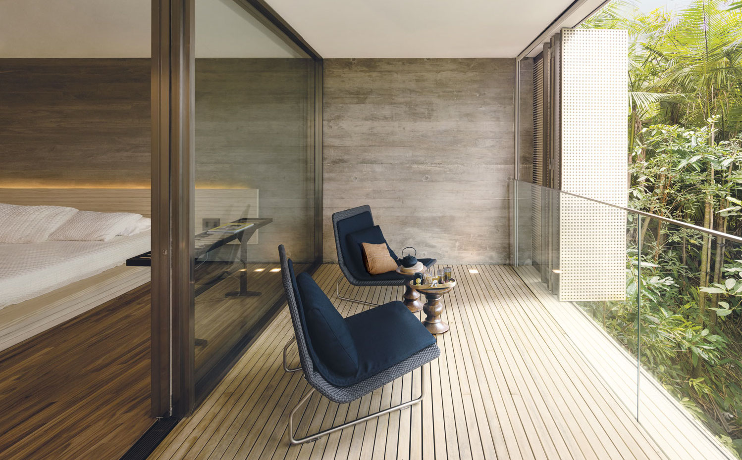 73. Butacas Sans, de Francesco Rota para Paola Lenti. Dentro, cama y mesillas, diseño de studio mk27