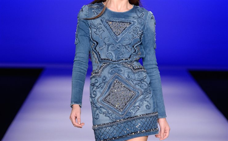 Vestido con pedrería de Fabiana Milazzo presentado en la Minas Trend