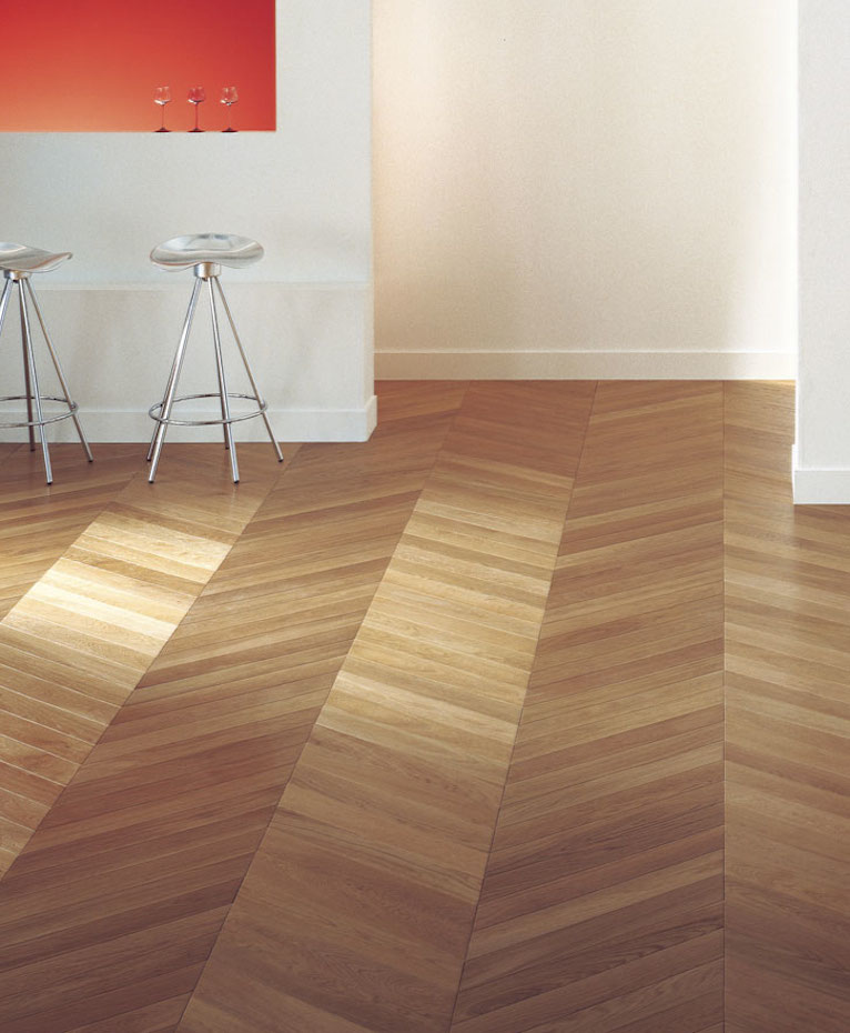 var 0001 N. La autenticidad la otorgan las imperfecciones naturales de la madera, tales como nudos y vetas. Suelo de la marca Detarima