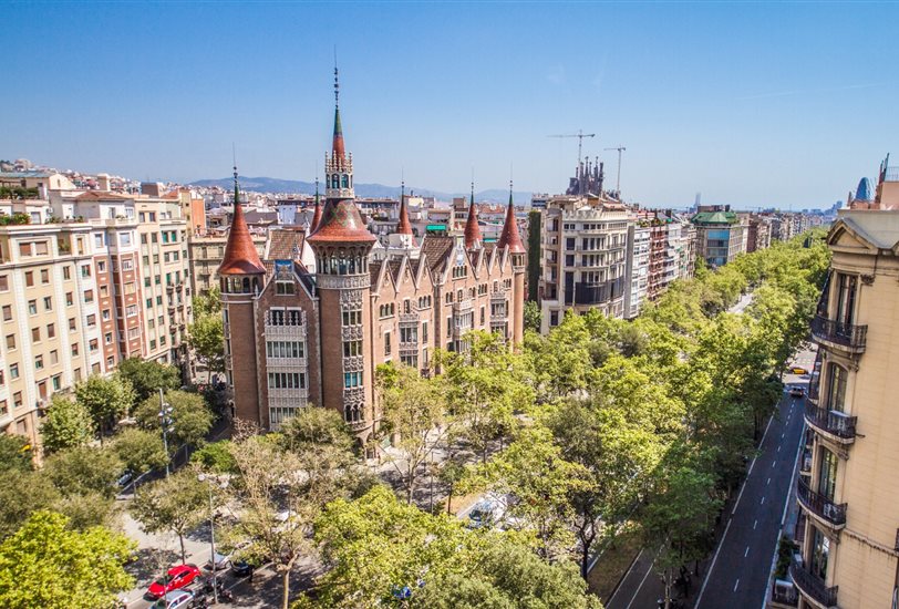 Inspirada en los castillos alemanes del periodo Romántico, la casa Terradas se construyó en 1905