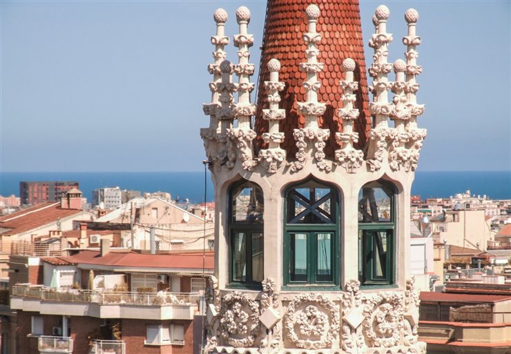 La torre mirador es la principal atracción turística de la visita a la Casa de les Punxes de Josep Puig i Cadafalch.
