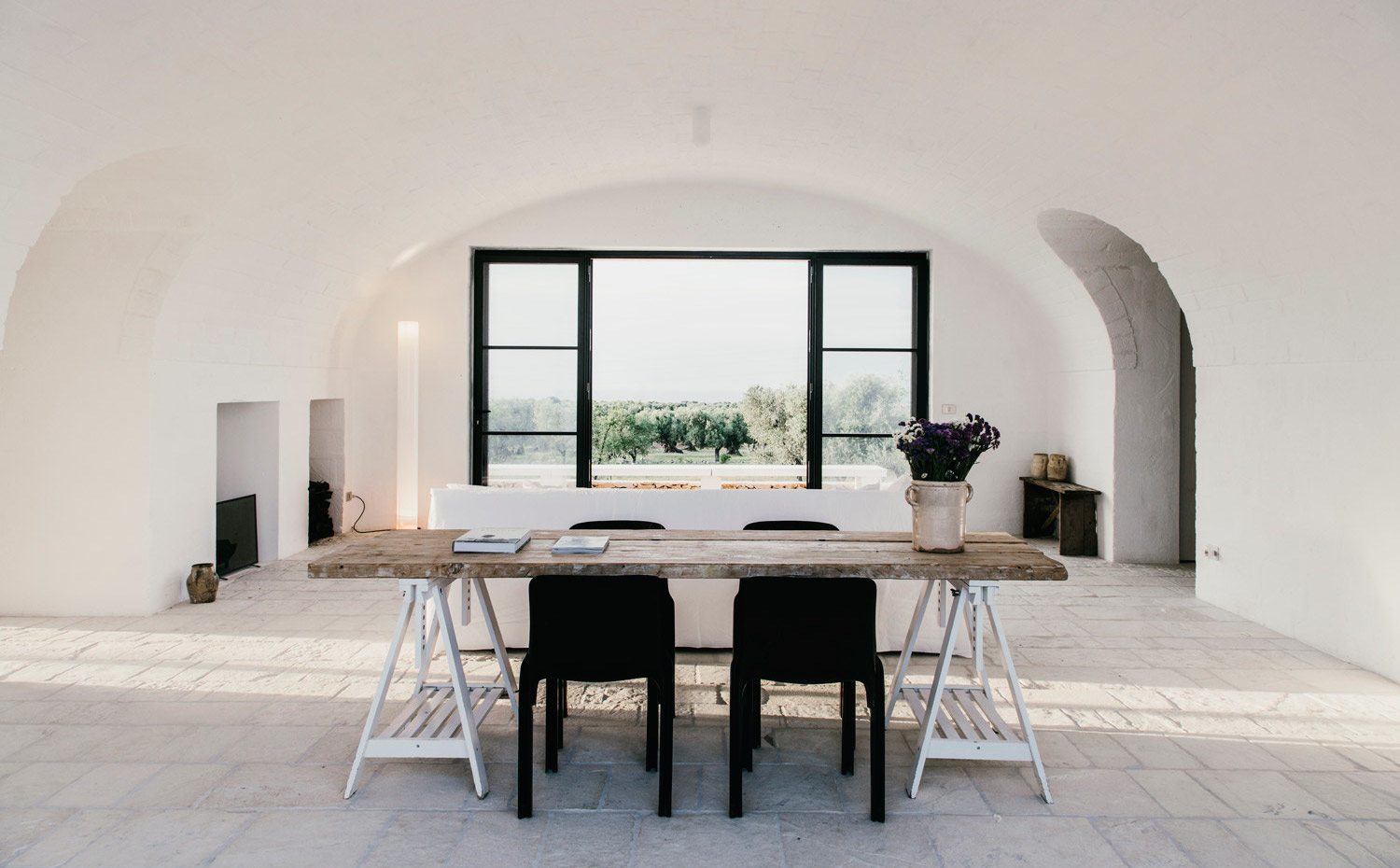  DSC6758. Las zonas comunes de este hotel están pensadas para disfrutar del silencio, la calma y de las vistas de la Puglia italiana, poco explotada por el turismo