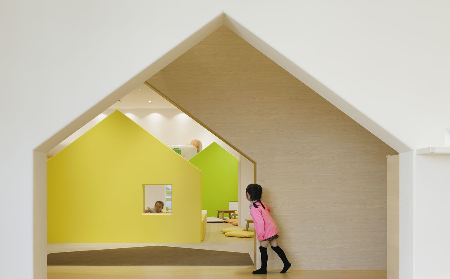 Sala de juegos Mama Smile en Japón de Emmanuelle Moureaux Architecture + Design