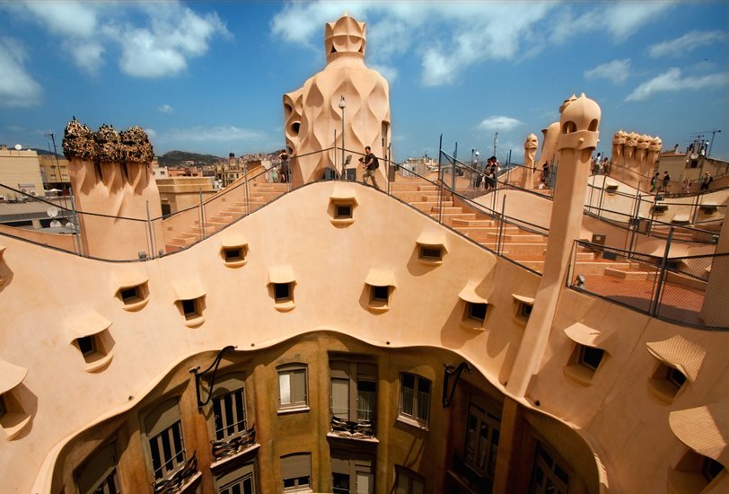 En las golfas de La Pedrera hay una exposición que recorre la obra del arquitecto
