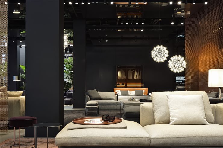 Junto a B&B Italia se exponen las colecciones de su marca 'hermana' Maxalto