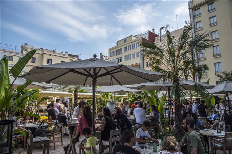 Además es posible comer en el mismo mercado