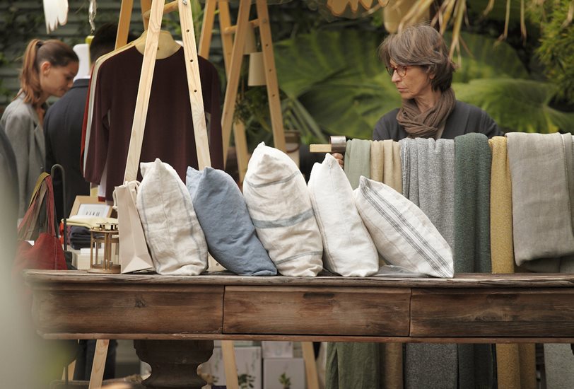 El mercado se desarrolla en la terraza del hotel Cotton House