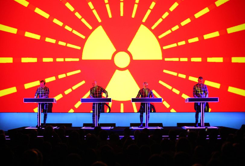 El espectáculo que ofrecerá Kraftwerk en el Guggenheim de Bilbao será muy similar al que la banda alemana dio en 2012 en el MoMA de Nueva York