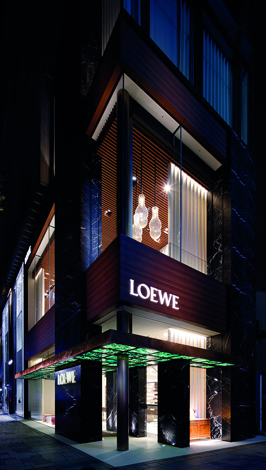 Casa Loewe en un edificio de Kengo Kuma en Tokio