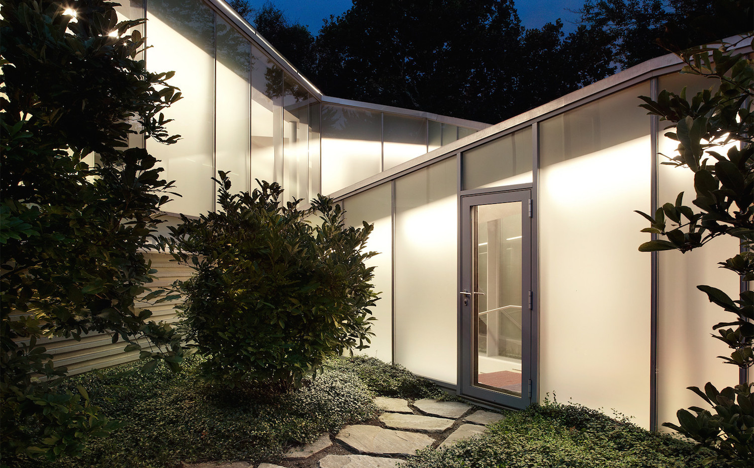 breuer6. Este módulo se construyó en acero y cristal y sustituye a otro también levantado después de que la casa dejara de estar en manos de la familia Breuer