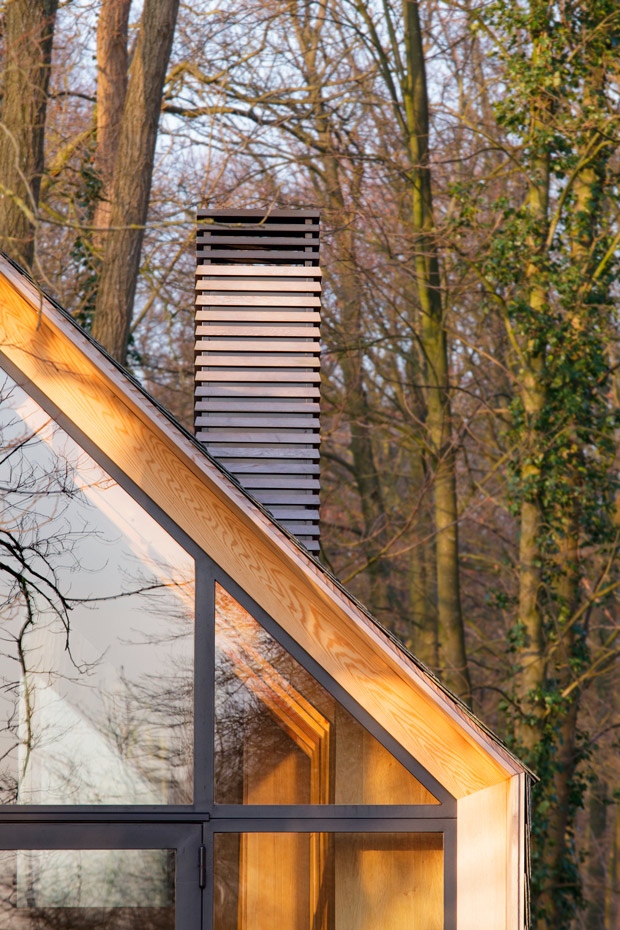 SP2015-Zecc-Tuinhuis-13-HiRes. La chimenea era otro de los detalles imprescindibles que la nueva casa tenía que mantener