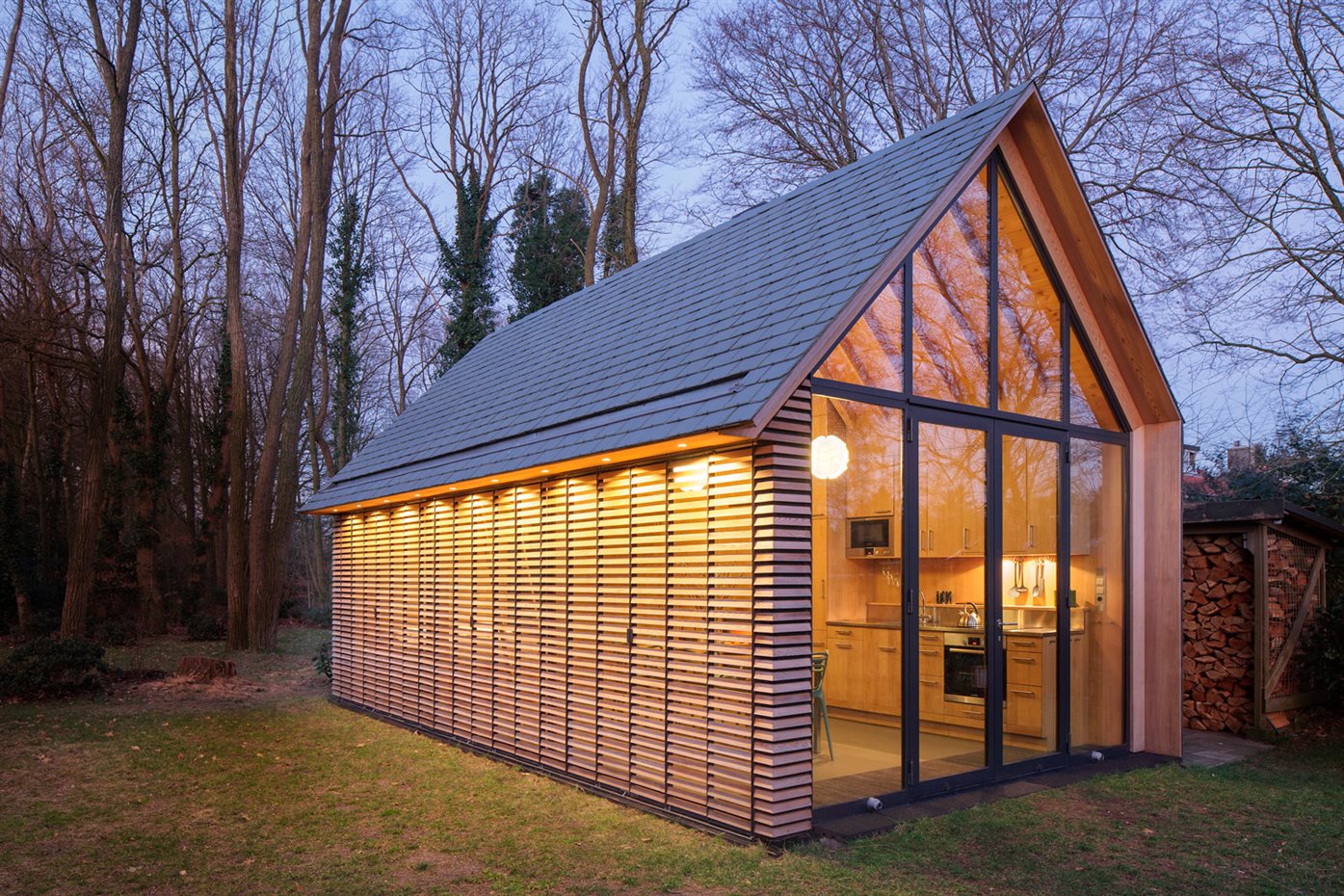 SP2015-Zecc-Tuinhuis-18-HiRes. De noche la casa queda perfectamente aislada del exterior, preparada para los meses más fríos