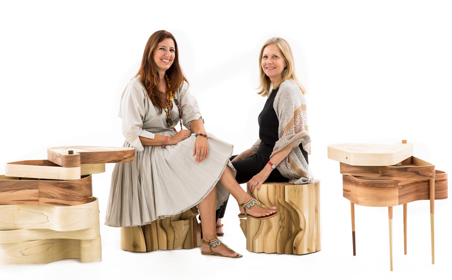 thorne+tagliabue 1. En respuesta al deseo de Martha Thorne, el estudio EMBT de Benedetta Tagliabue diseñó dos mesitas de café en las que queda plasmada la esencia de los trazos que definen su diseño así como los rostros de sus intérpretes