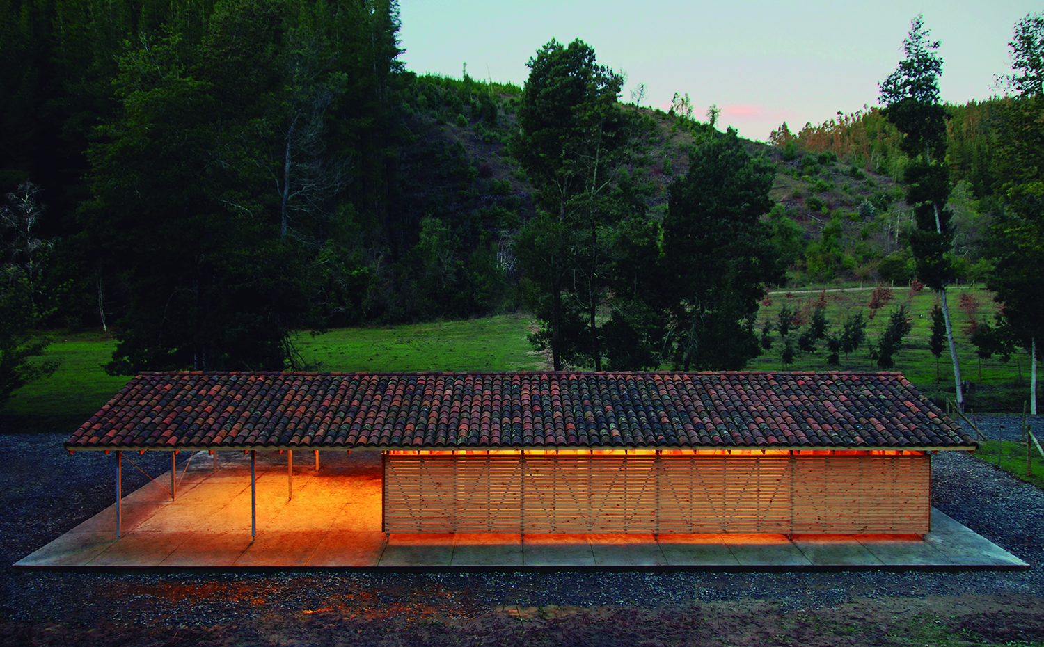 Establo en Coelemu (Chile), de 57STUDIO (Maurizio Angelini , Benjamín Oportot)