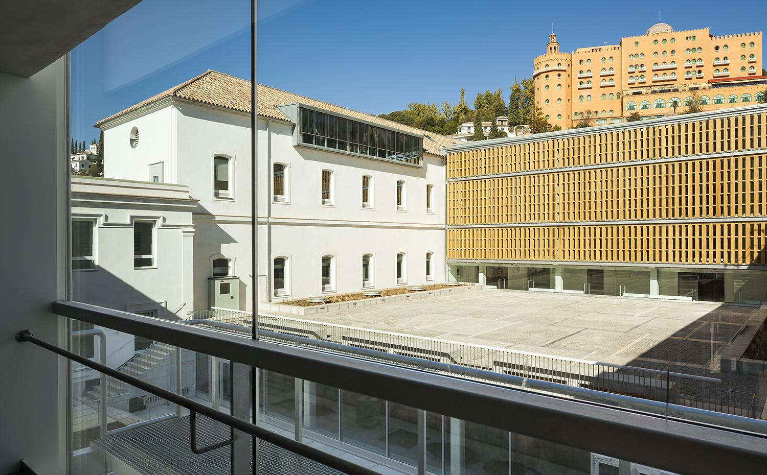 Escuela Técnica Superior de Arquitectura en el Antiguo Hospital Militar de Granada, de Víctor López Cotelo
