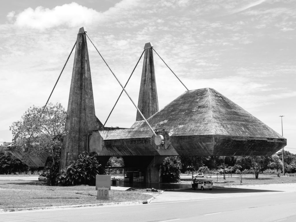 Centro de Exposiciones do Centro Administrativo da Bahia (Brasil, 1974), por João Filgueiras Lima