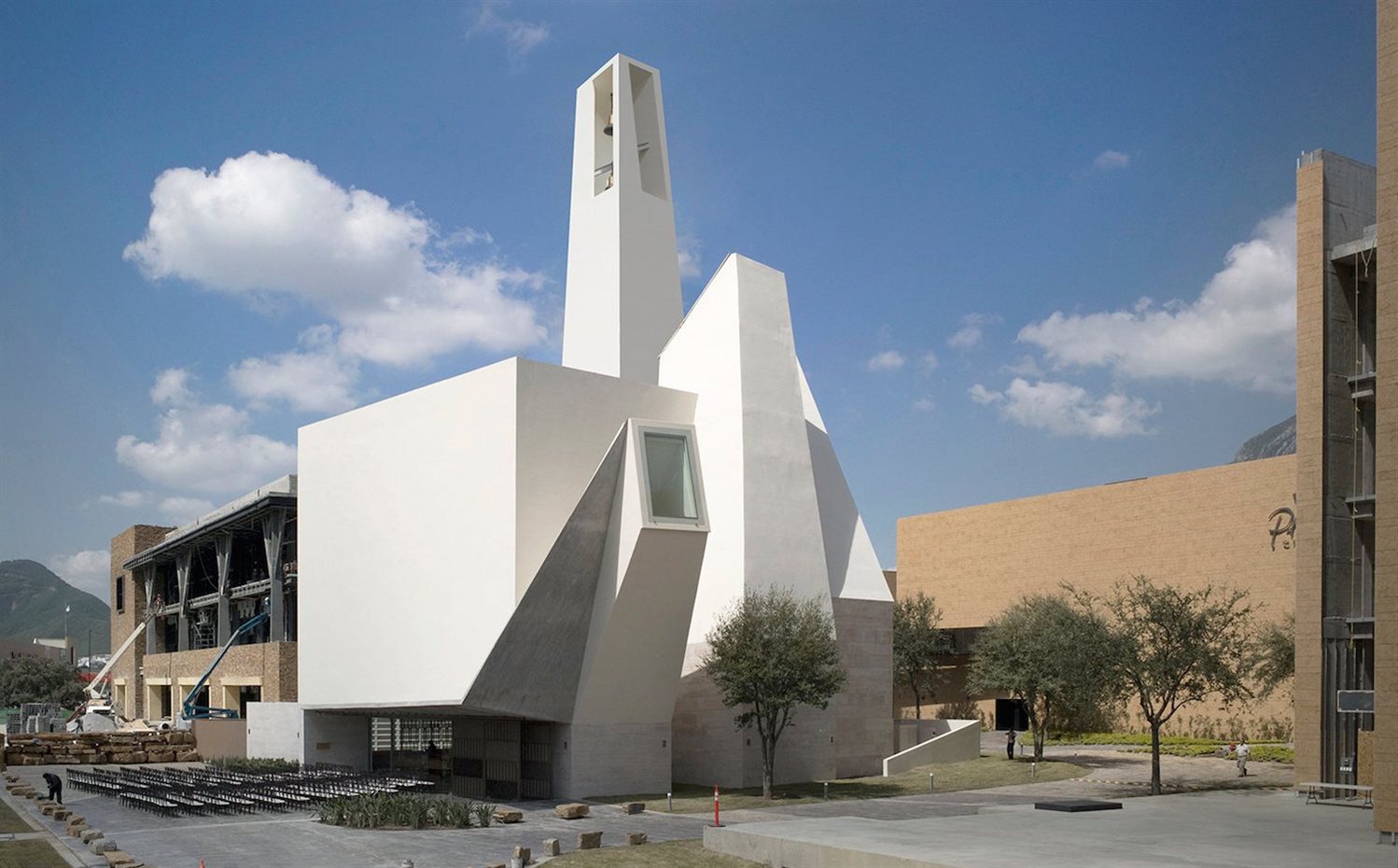 Iglesia brutalista de El Señor de la Misericordia en Monterrey (México), de Moneo Brock